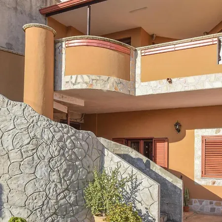 Apartament Gorgeous Apartment In Limbadi With Wifi