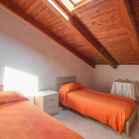 Apartament Gorgeous Apartment In Limbadi With Wifi *